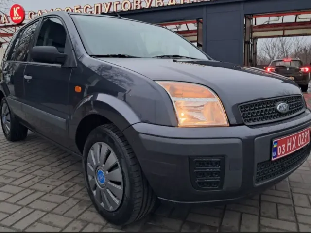 Ford Fusion - фото 1