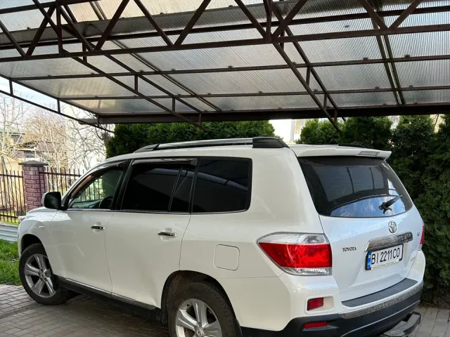 Toyota Highlander - фото 2