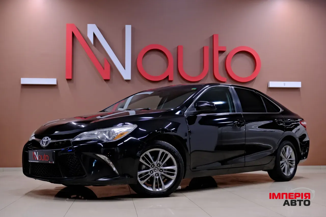 Toyota Camry - фото 1