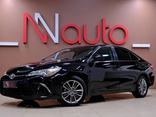 Toyota Camry - фото 1