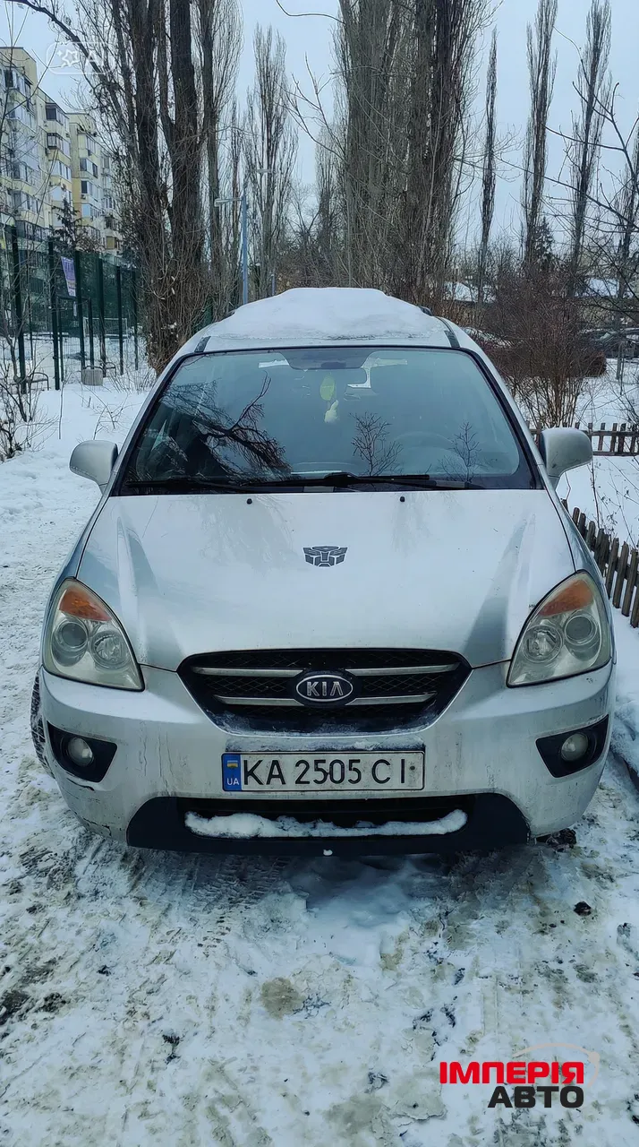 Kia Carens - фото 1