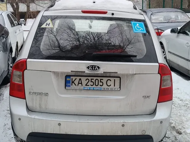 Kia Carens - фото 2