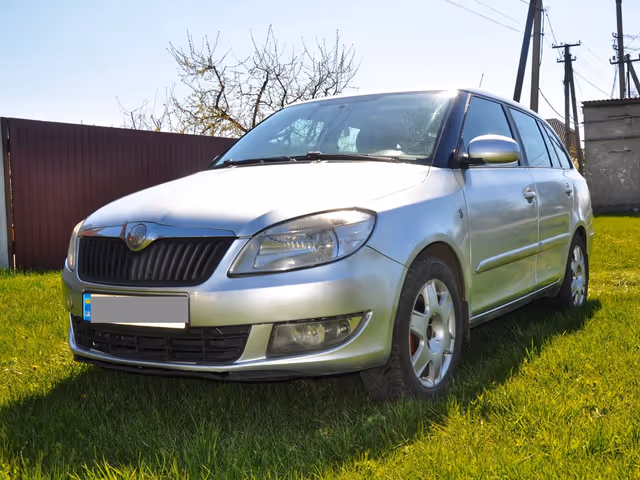 Skoda Fabia - фото 3