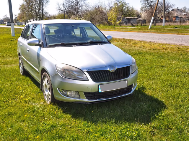 Skoda Fabia - фото 5