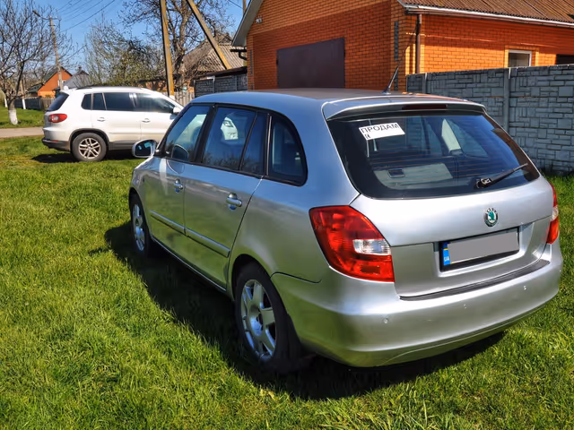 Skoda Fabia - фото 4