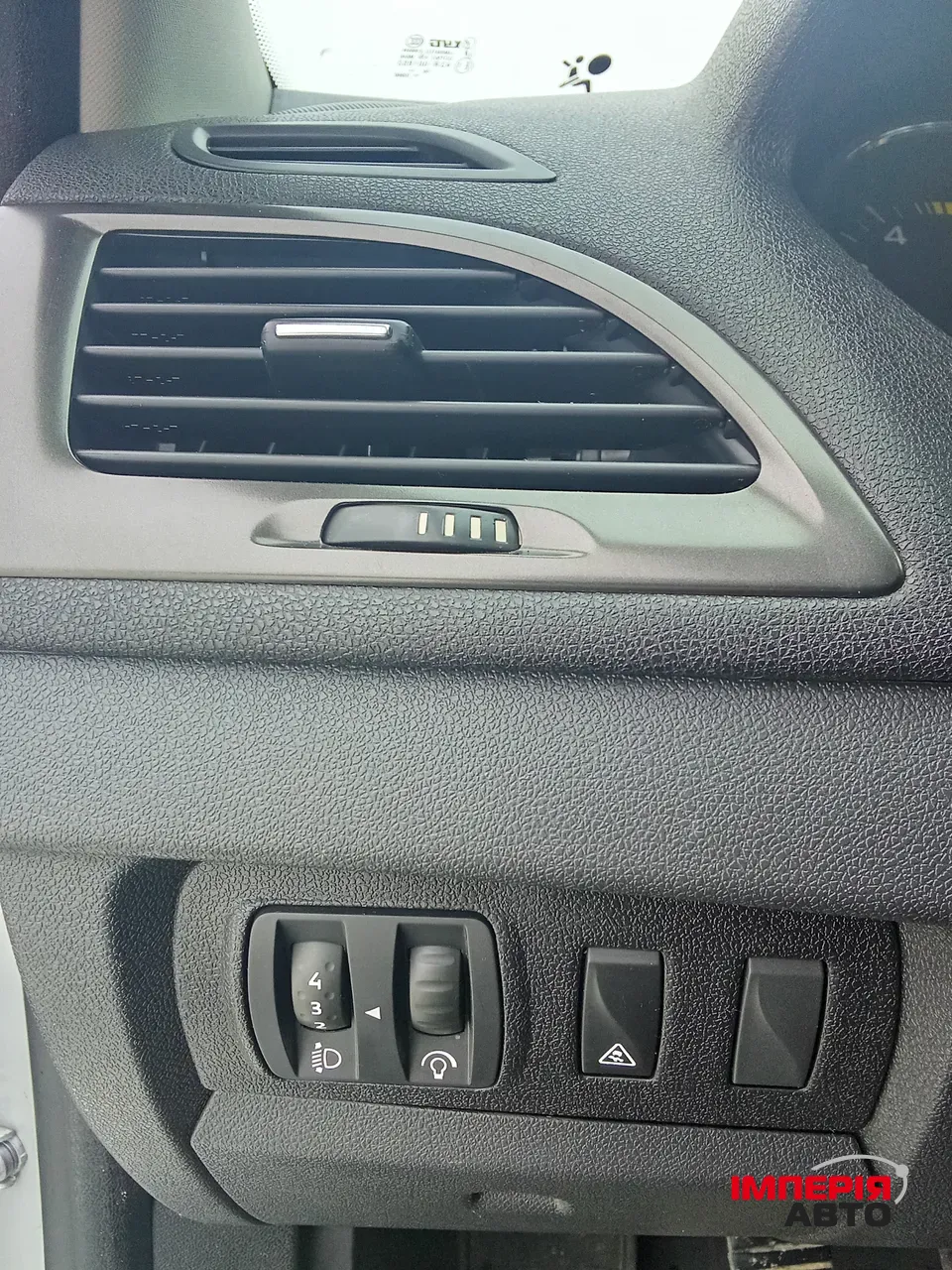 Renault Megane - фото 11