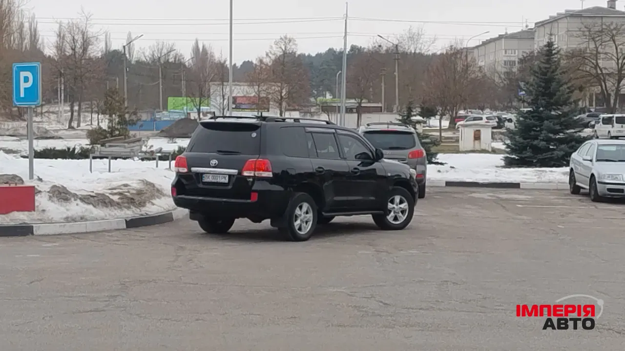 Toyota Land Cruiser - фото 1