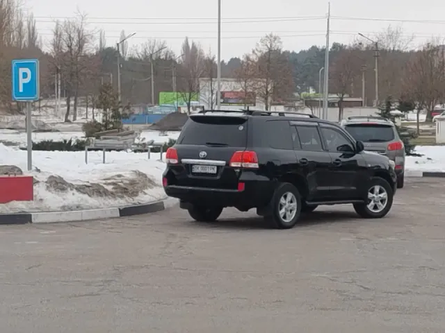 Toyota Land Cruiser - фото 1