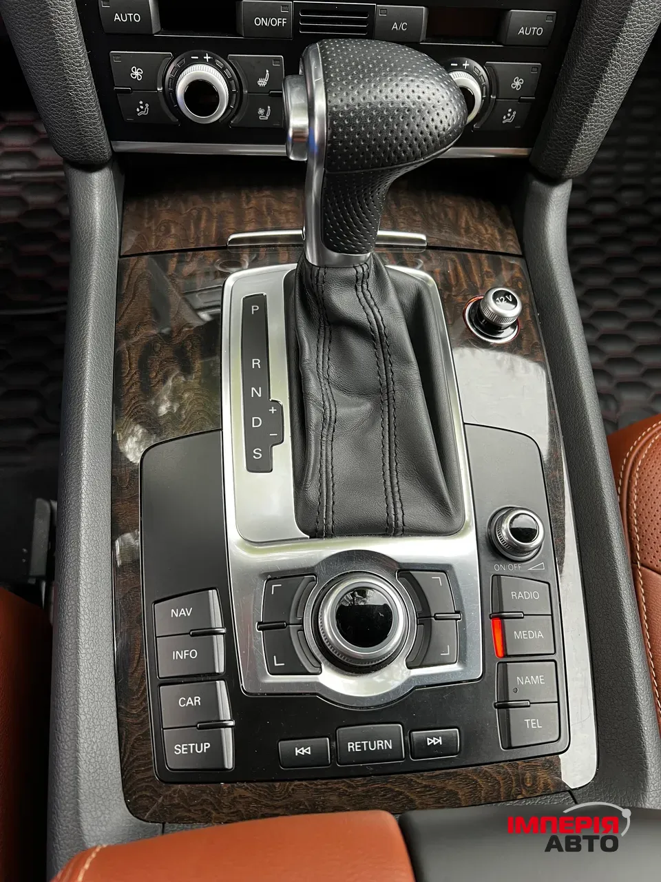 Audi Q7 - фото 9