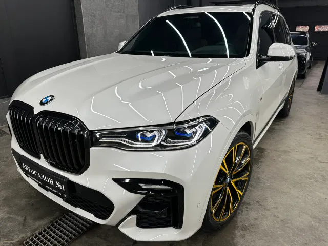 BMW X7 - фото 1