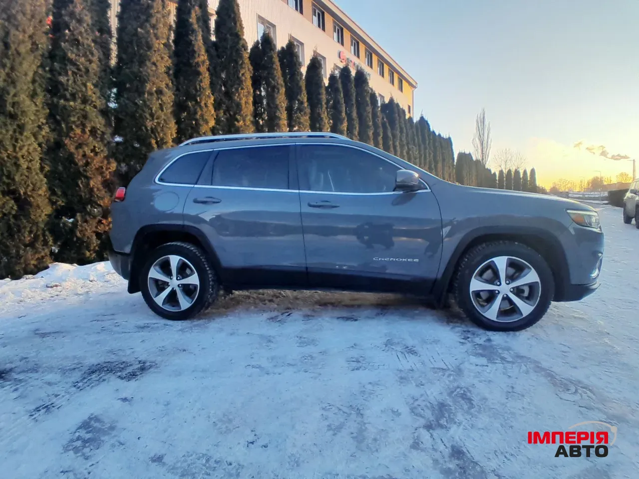 Jeep Cherokee - фото 2