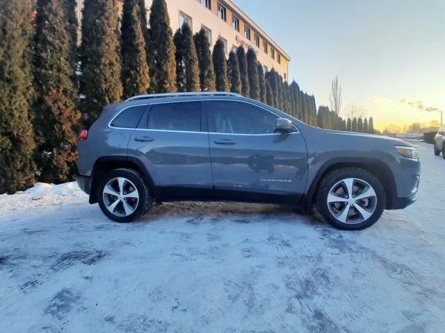 Jeep Cherokee - фото 2