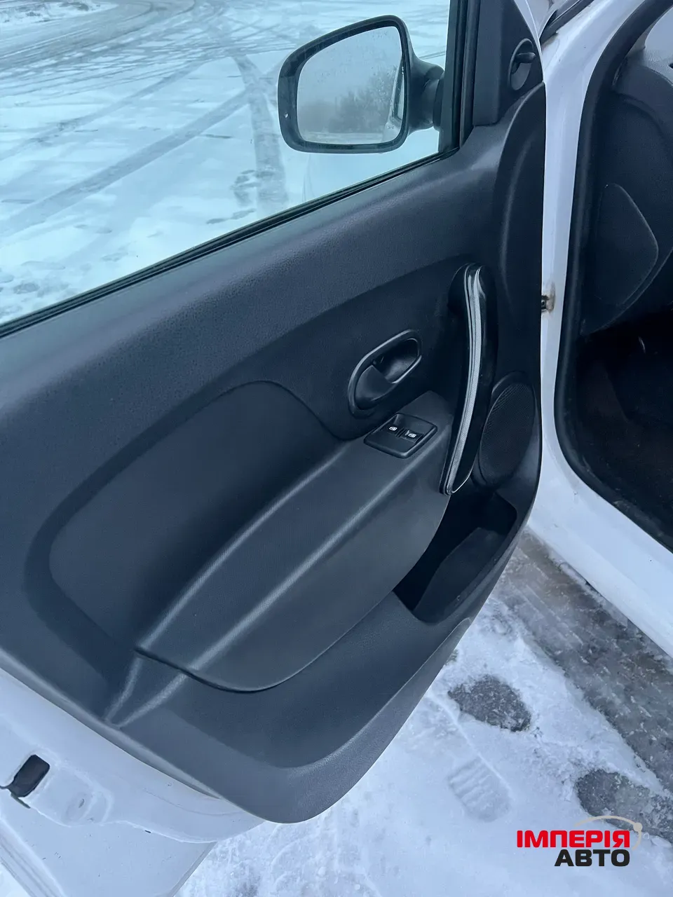 Renault Logan - фото 14