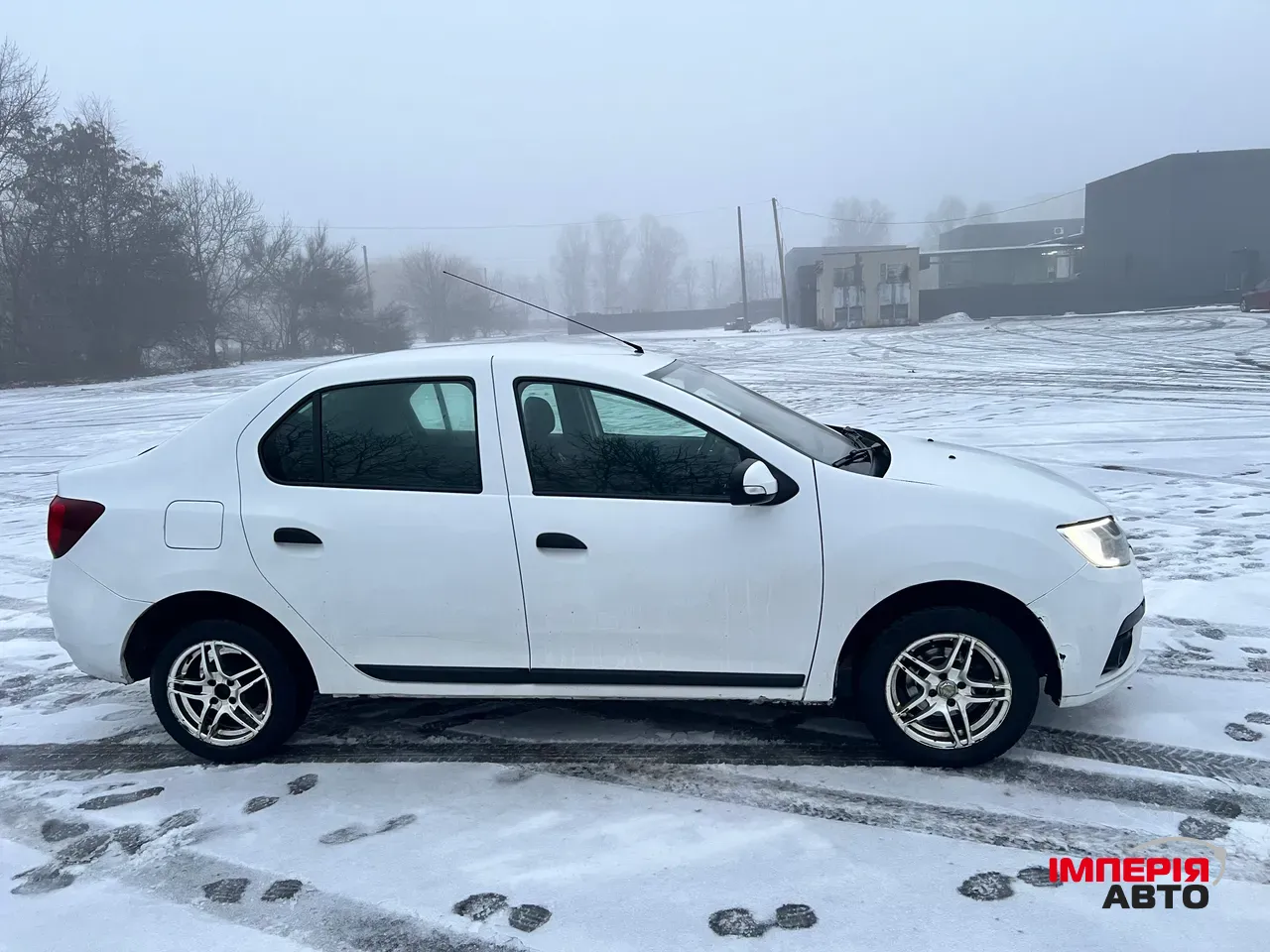 Renault Logan - фото 5