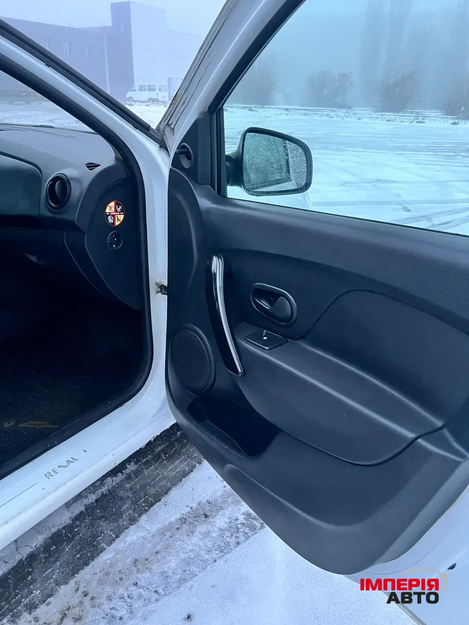 Renault Logan - фото 18