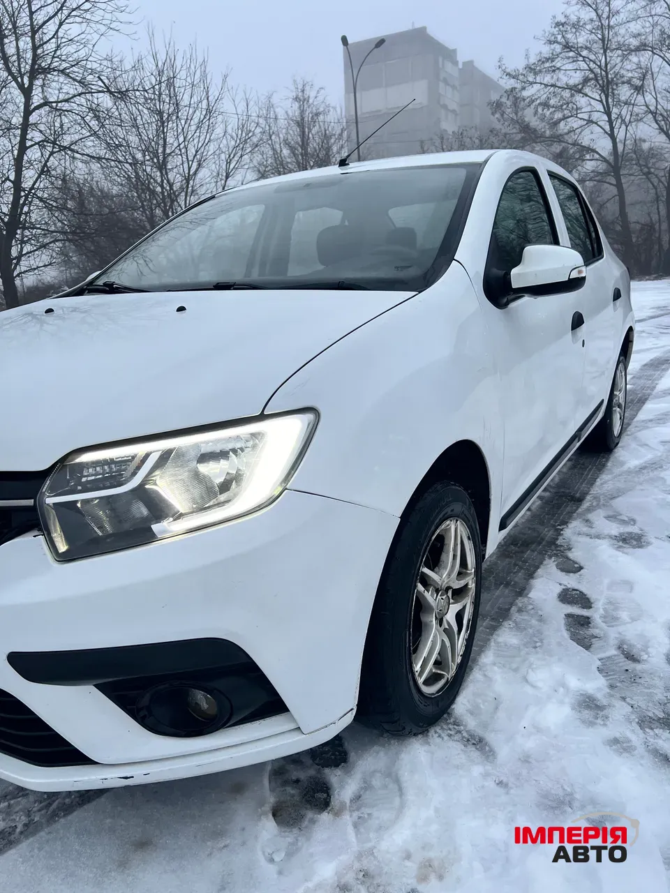 Renault Logan - фото 2