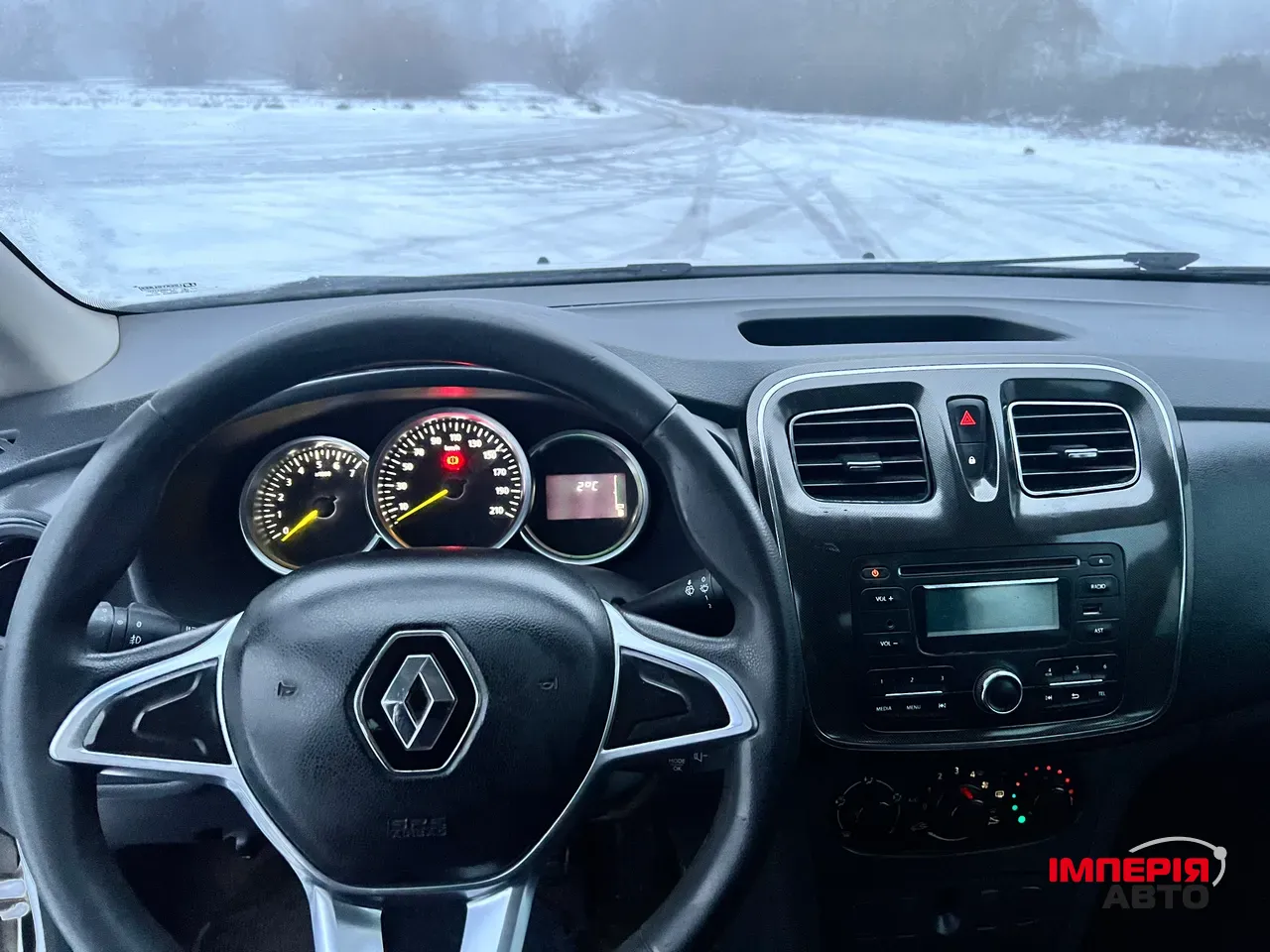 Renault Logan - фото 15