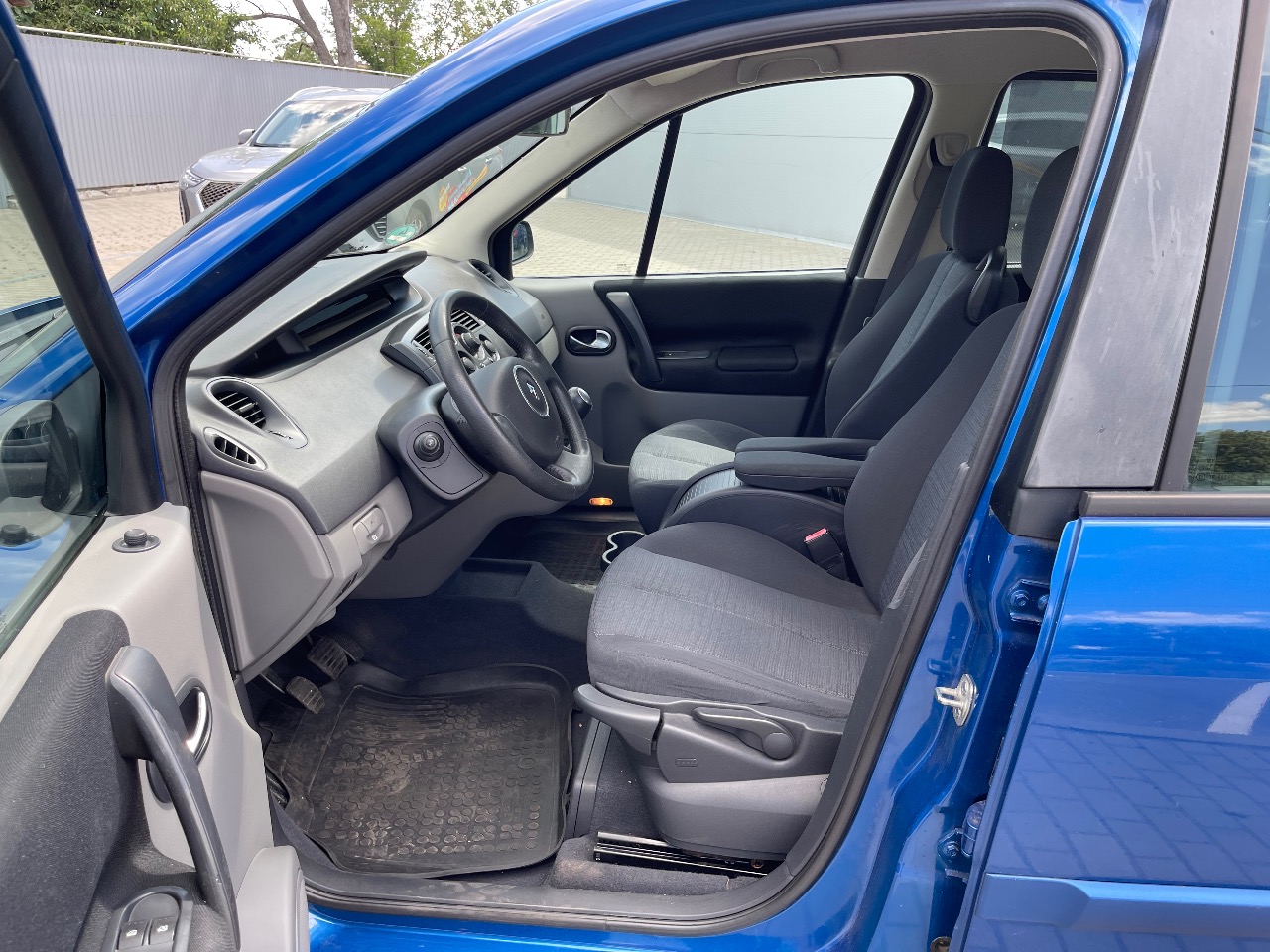 Renault Scenic - фото 7