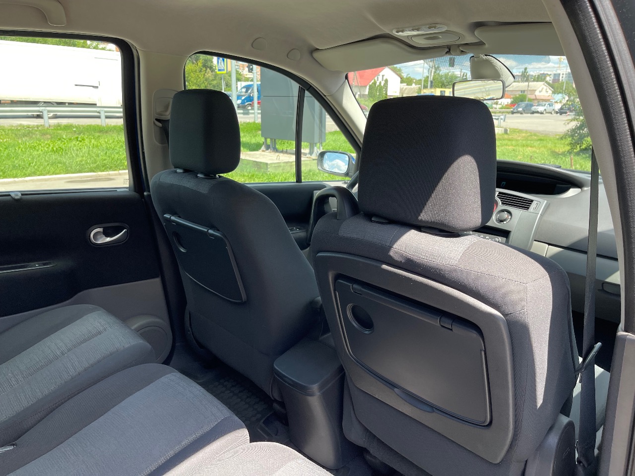 Renault Scenic - фото 11