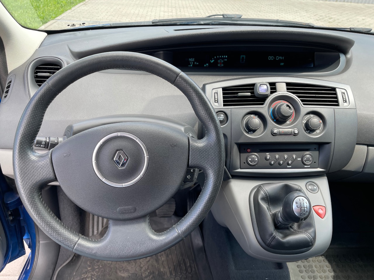 Renault Scenic - фото 9