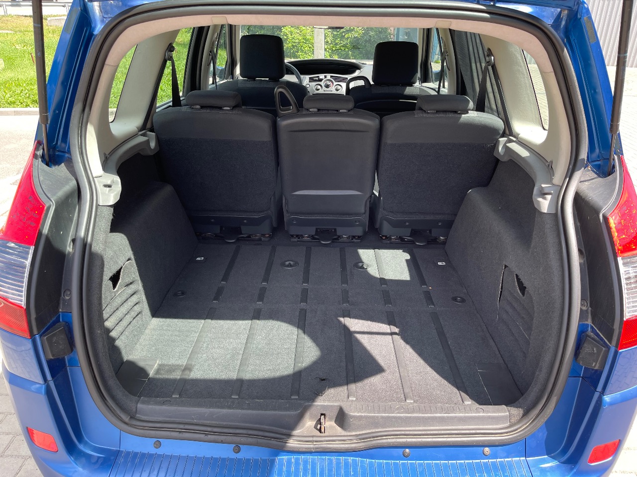 Renault Scenic - фото 8