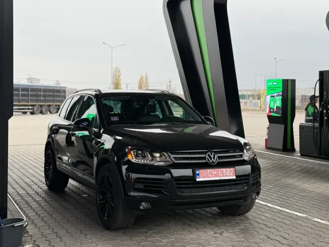 Volkswagen Touareg - фото 1