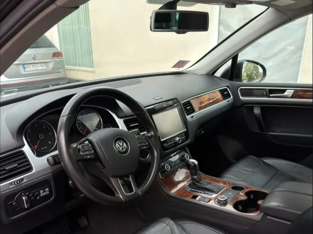 Volkswagen Touareg - фото 2