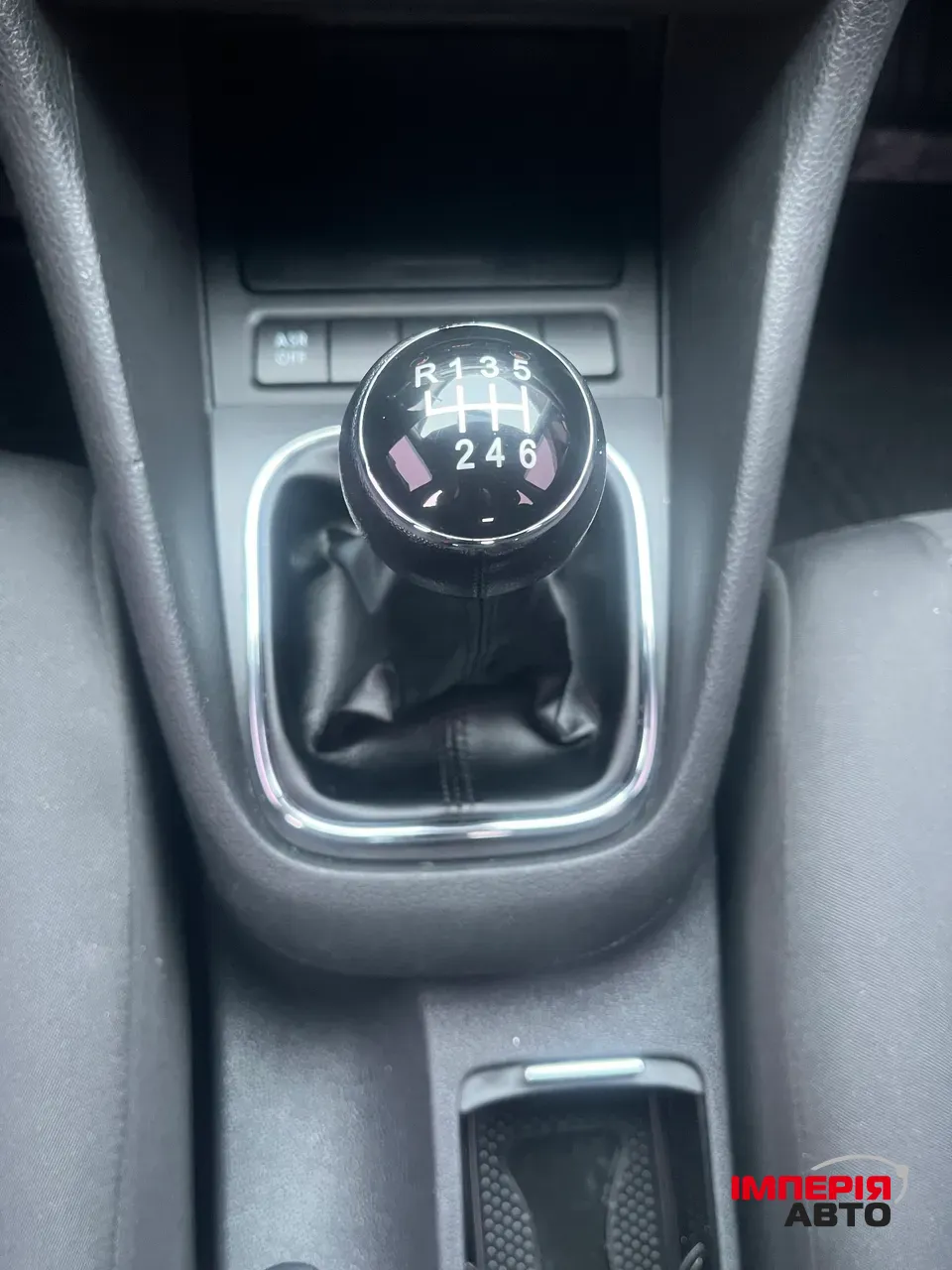 Volkswagen Golf - фото 17