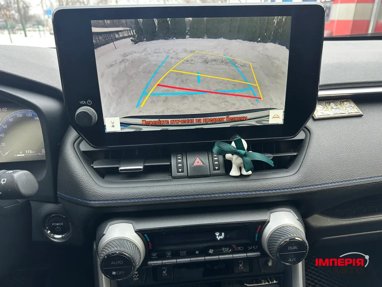 Toyota RAV4 - фото 8