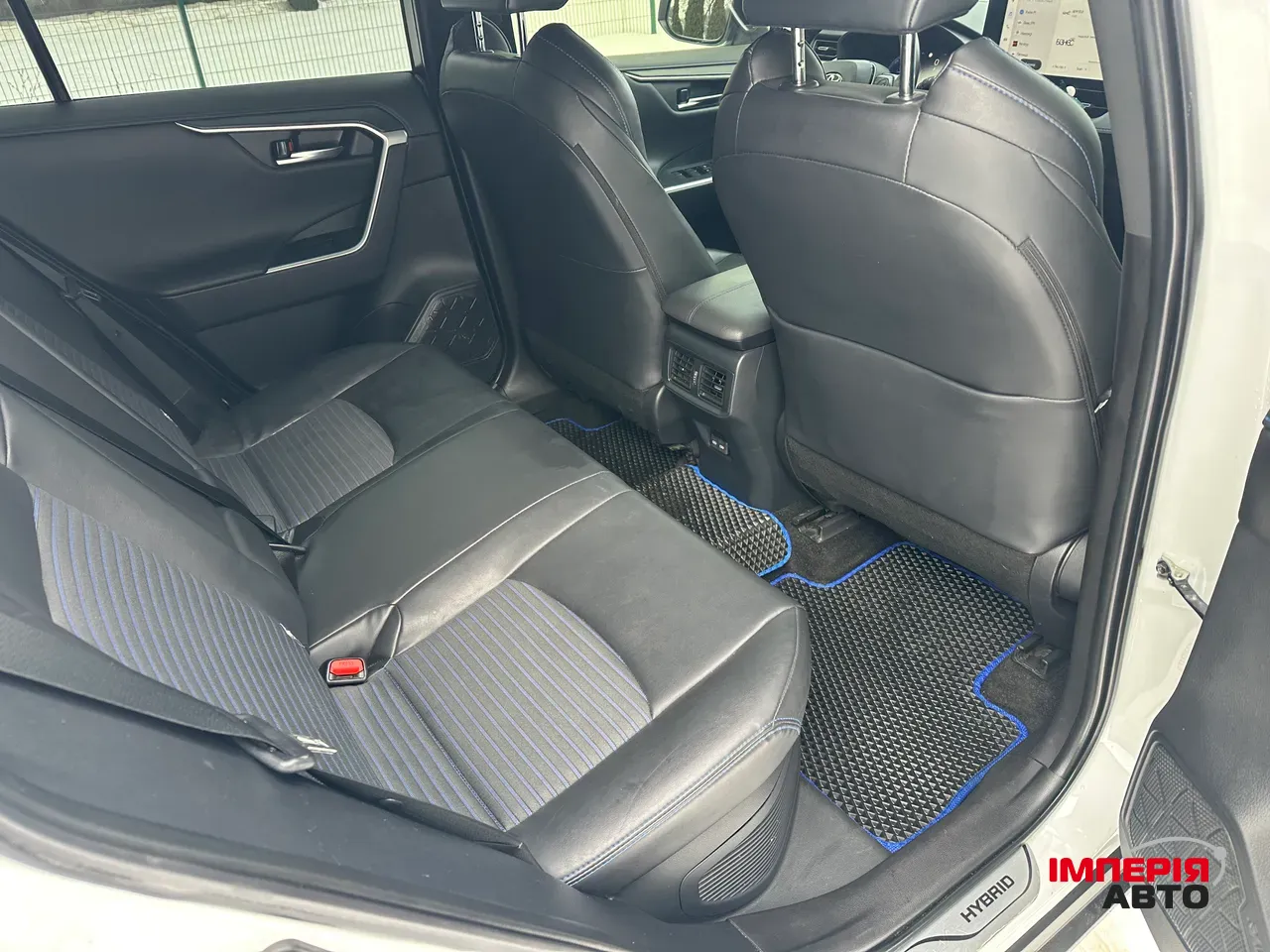 Toyota RAV4 - фото 11