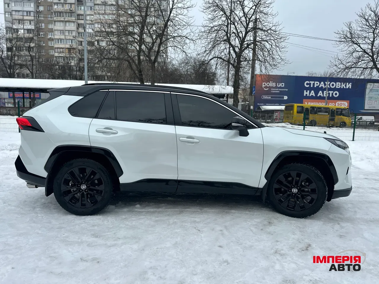 Toyota RAV4 - фото 3