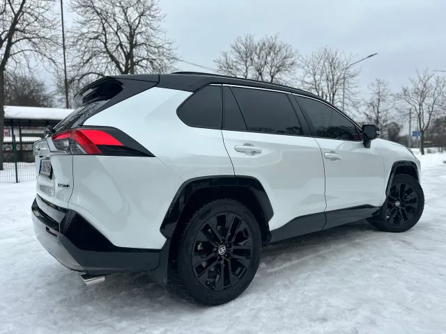 Toyota RAV4 - фото 4