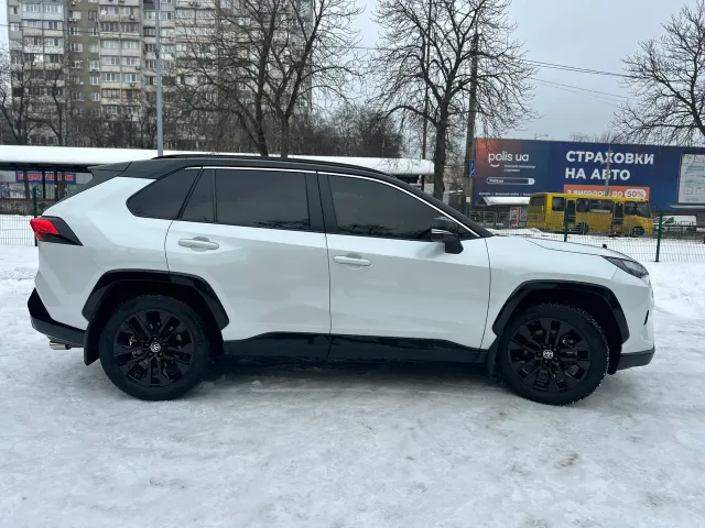 Toyota RAV4 - фото 3