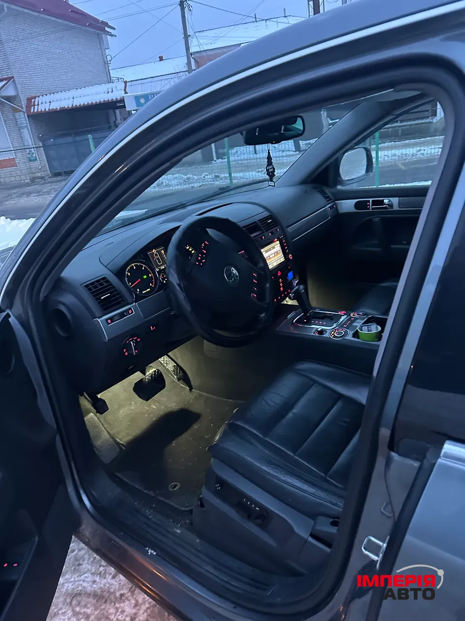 Volkswagen Touareg - фото 5