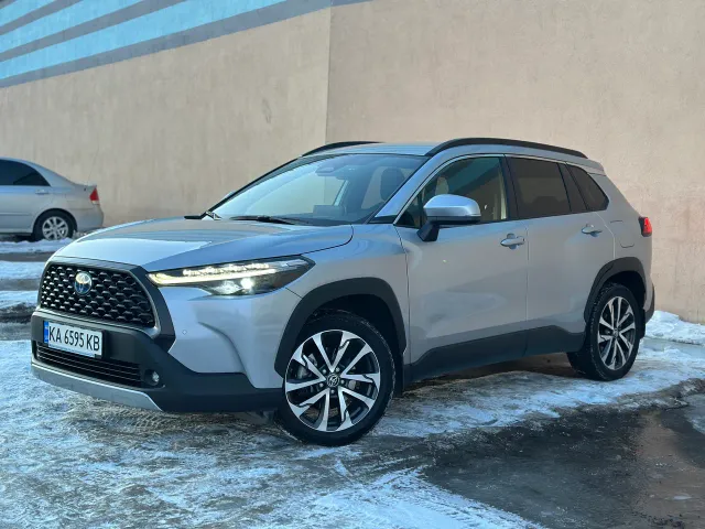 Toyota Corolla Cross - фото 1