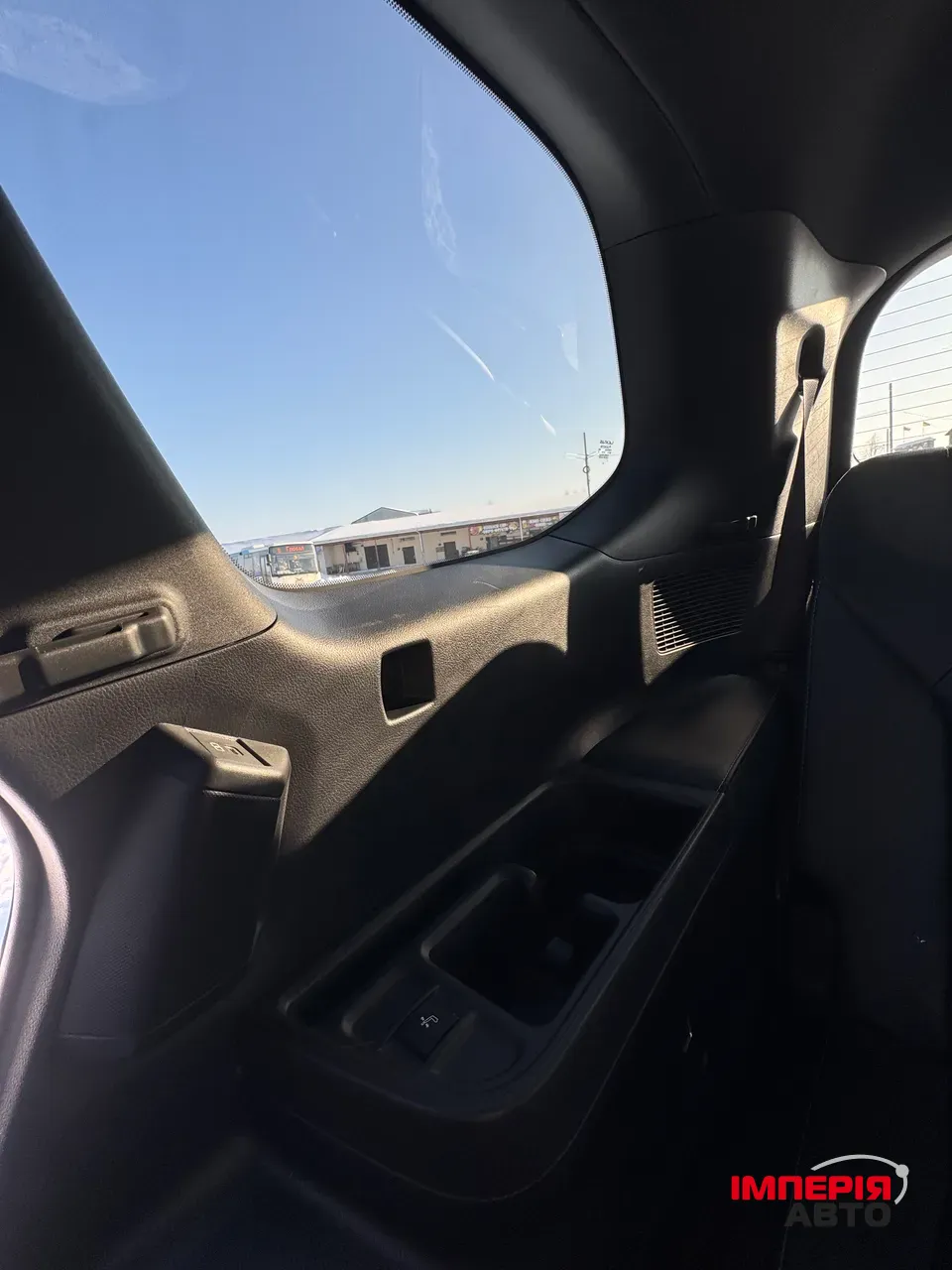 Lexus TX - фото 19