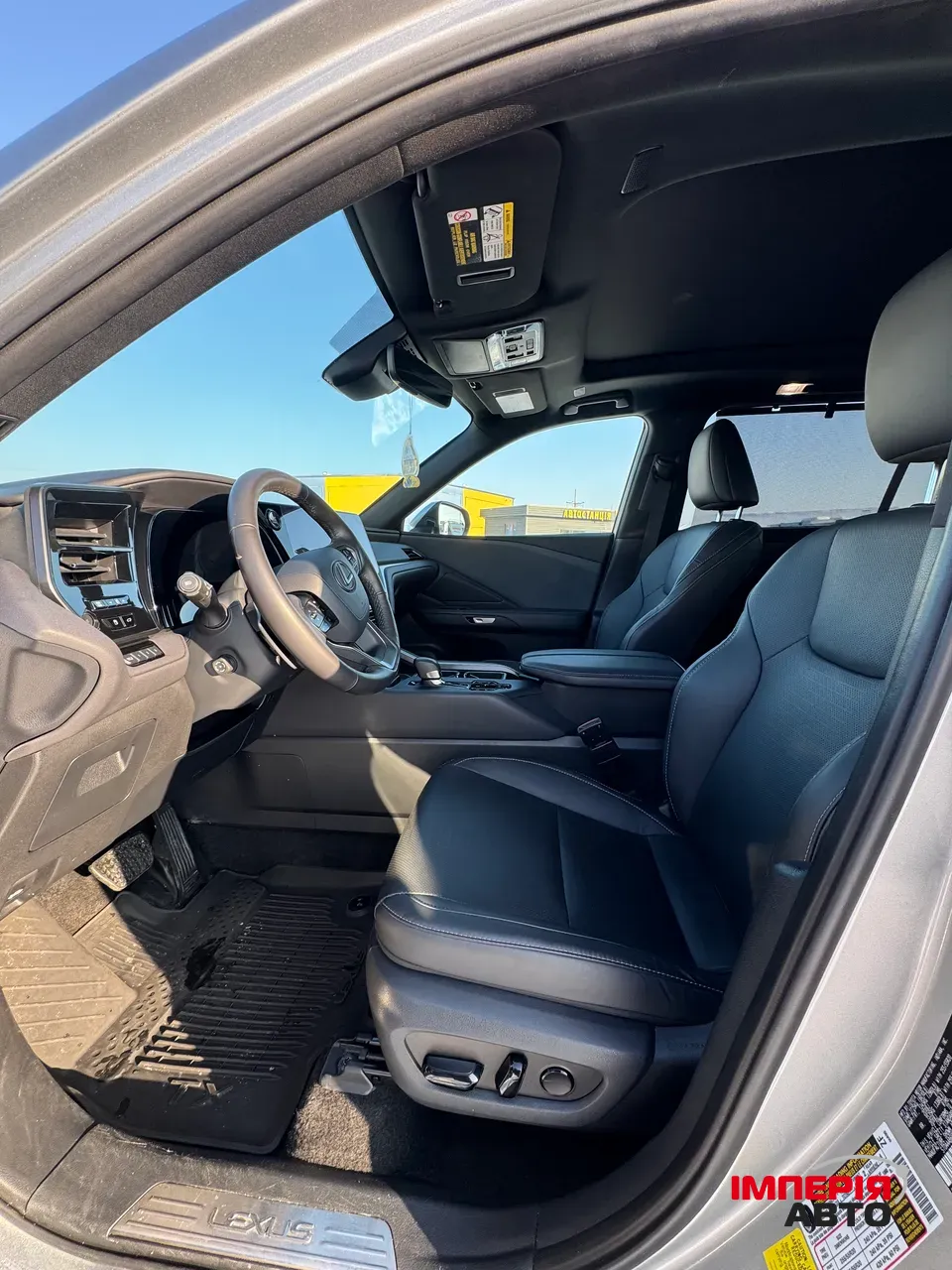 Lexus TX - фото 31