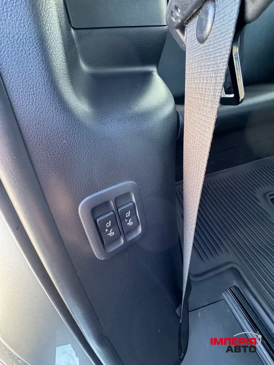 Lexus TX - фото 18