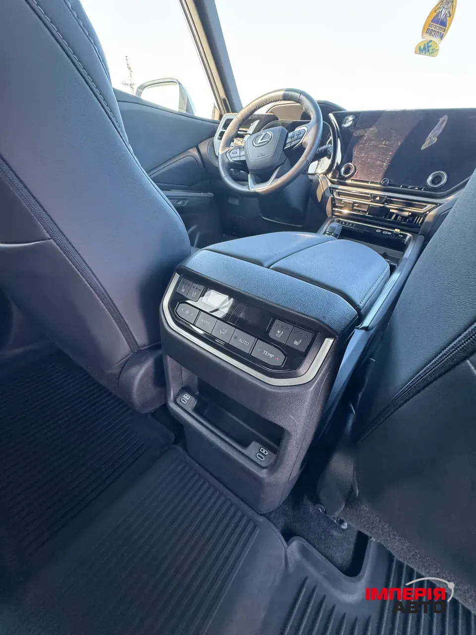 Lexus TX - фото 20