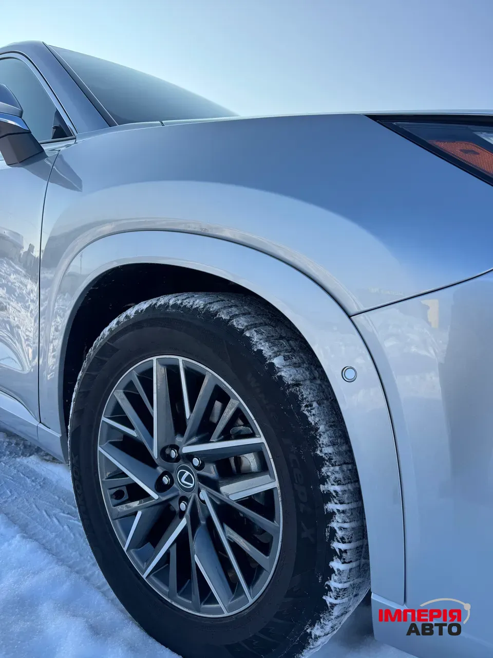 Lexus TX - фото 5