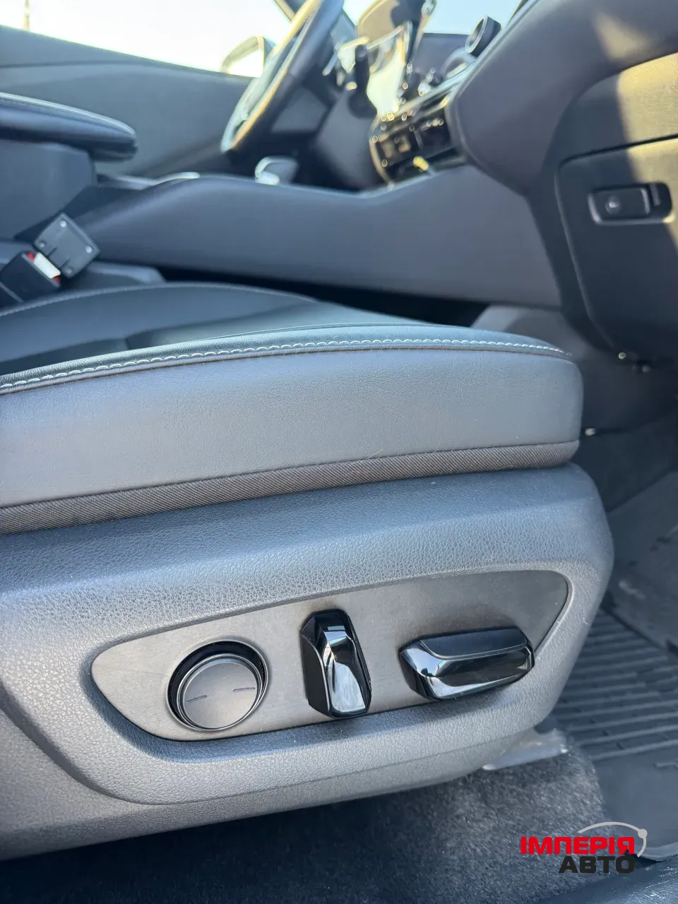 Lexus TX - фото 13