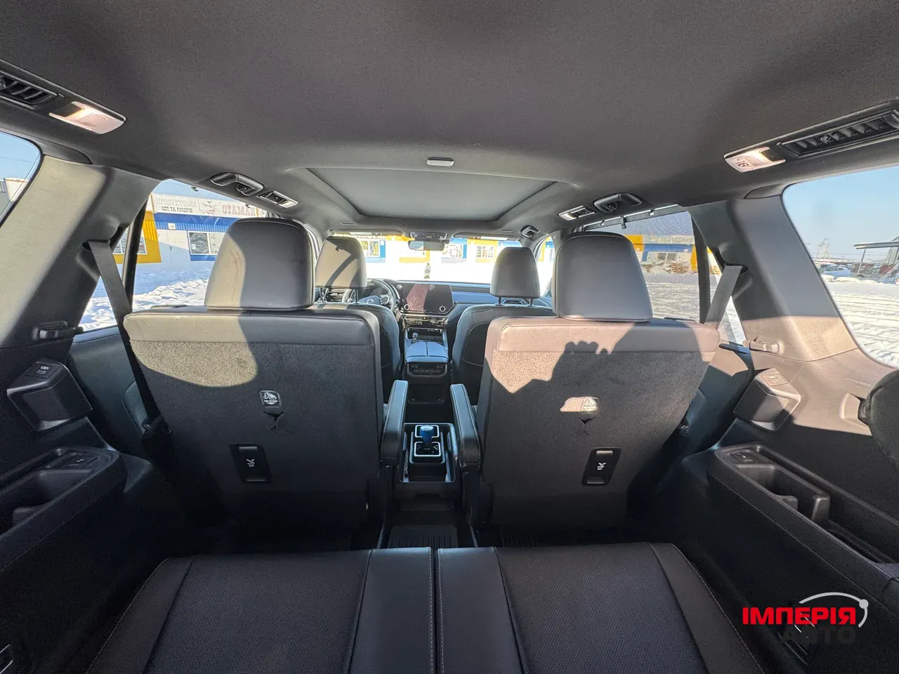 Lexus TX - фото 26