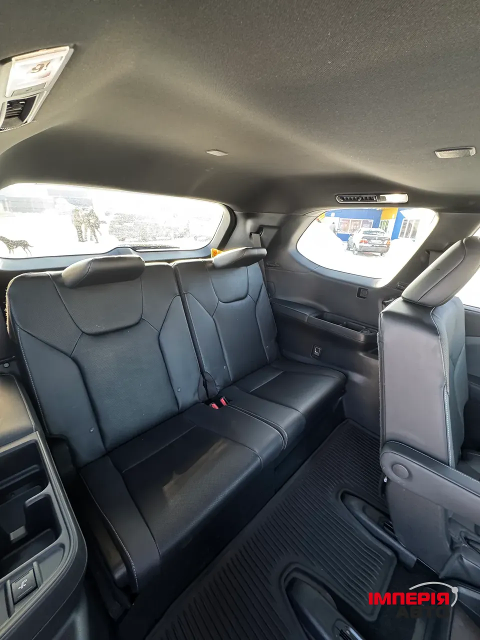 Lexus TX - фото 17