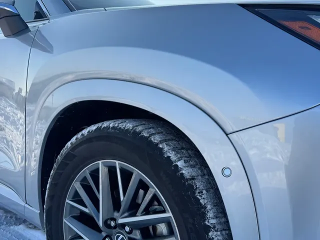 Lexus TX - фото 5