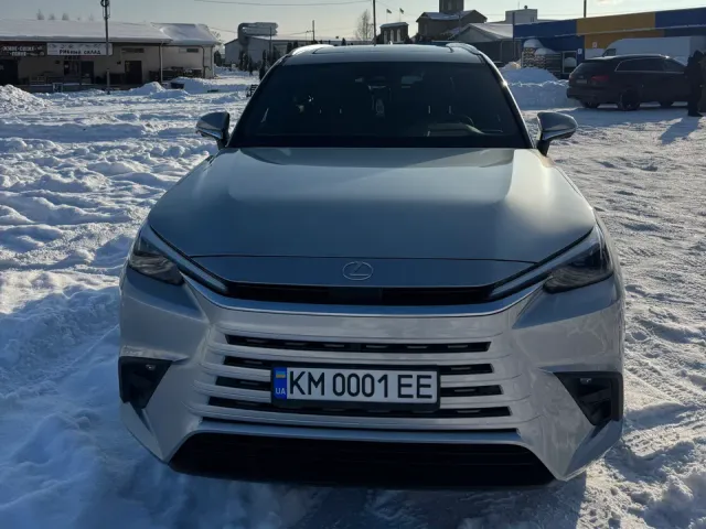 Lexus TX - фото 2