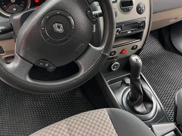 Renault Megane - фото 2