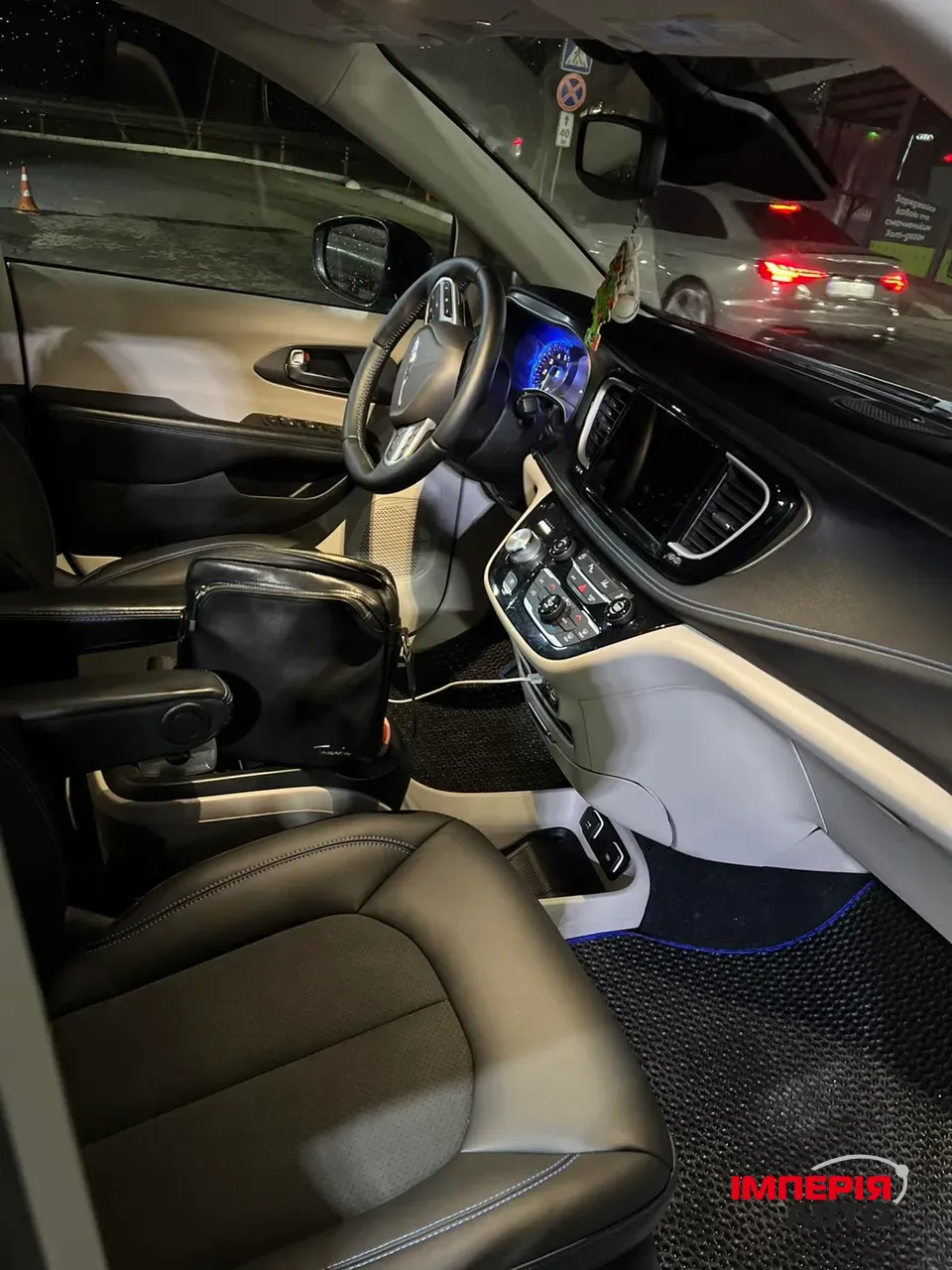 Chrysler Pacifica - фото 3