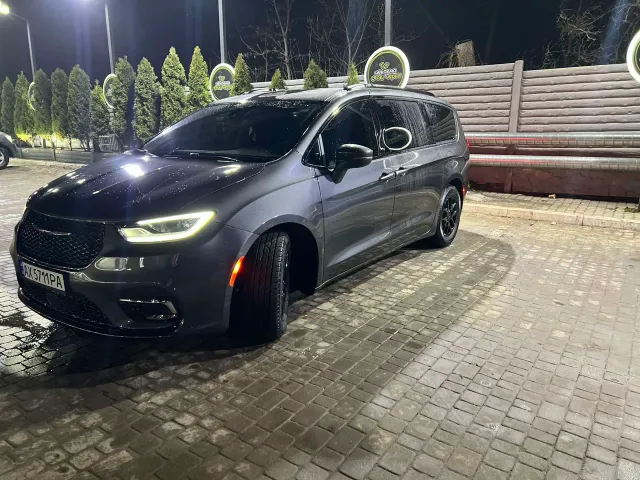 Chrysler Pacifica - фото 1