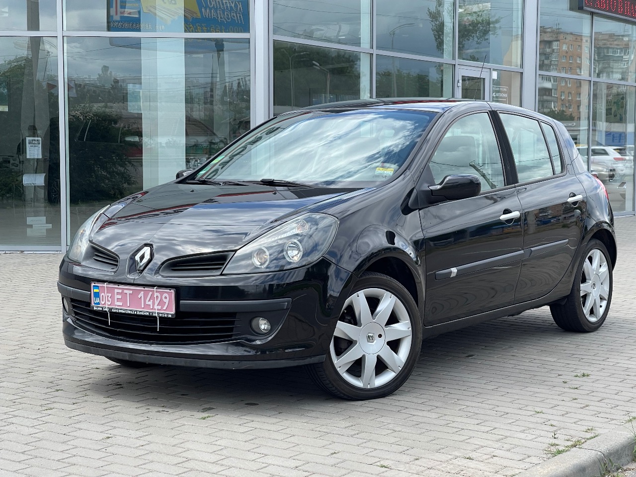 Renault Clio - фото 1