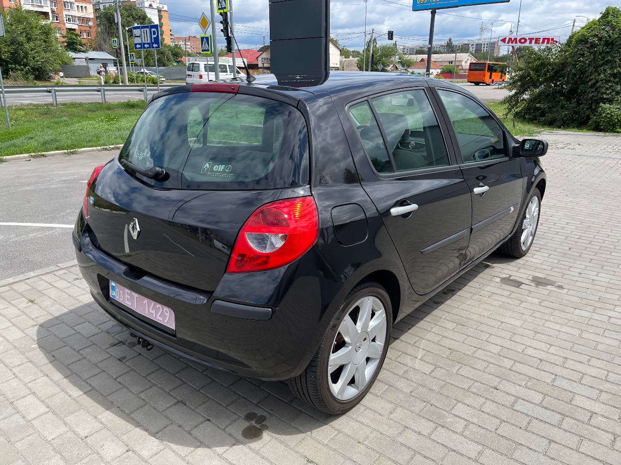 Renault Clio - фото 9